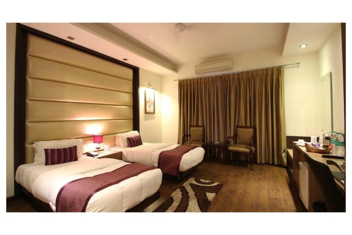 Indiyaah Inn Γκουργκάον Εξωτερικό φωτογραφία