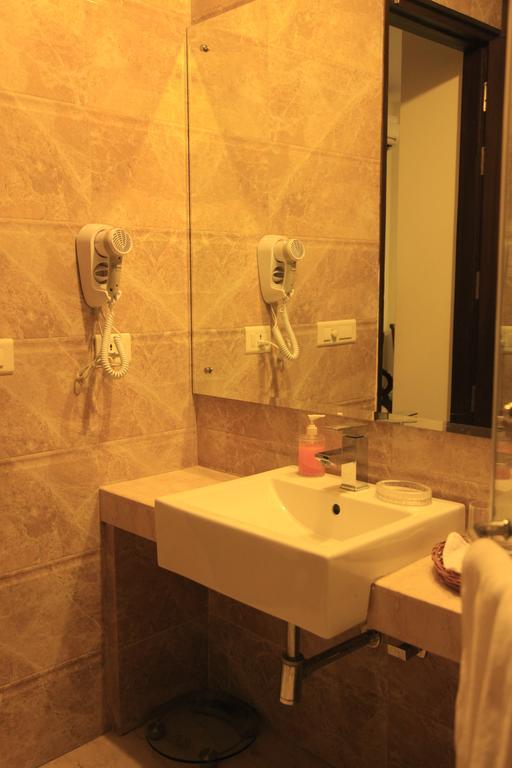 Indiyaah Inn Γκουργκάον Δωμάτιο φωτογραφία