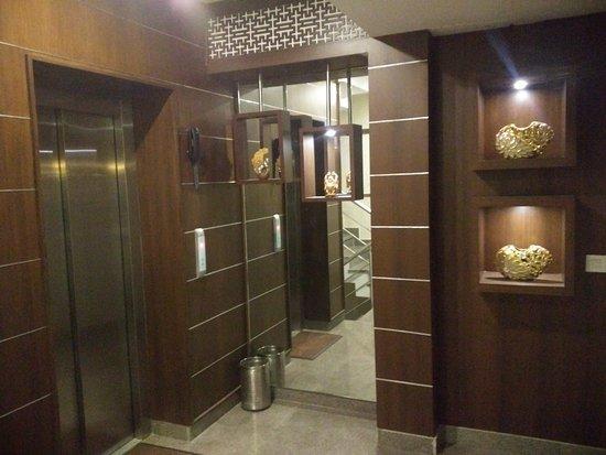 Indiyaah Inn Γκουργκάον Εξωτερικό φωτογραφία