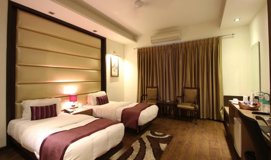 Indiyaah Inn Γκουργκάον Εξωτερικό φωτογραφία